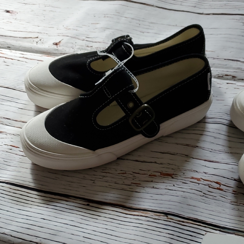 ποΈ Vans Black and White Mary Janes Buckle Sneakers π€π€ - Picture 9 of 11